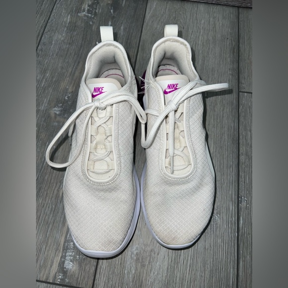 Nike Air Max Motion 2 Tennis Shoes - Picture 5 of 6